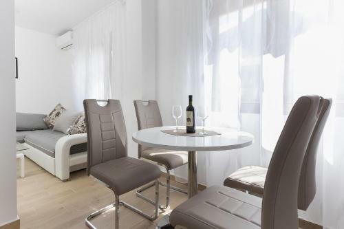 Muo Sea Front Apartments Kotor