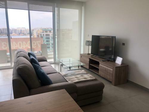 Sea View Apartment Overlooking Spinola Bay