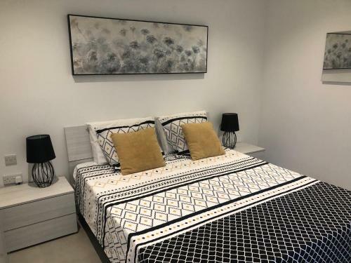 Sea View Apartment Overlooking Spinola Bay