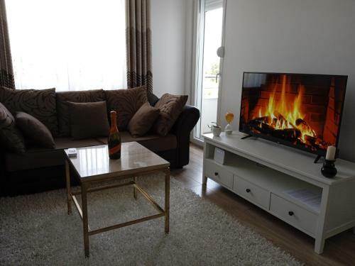 Completely New Apartment Beside Hotel Ambiente