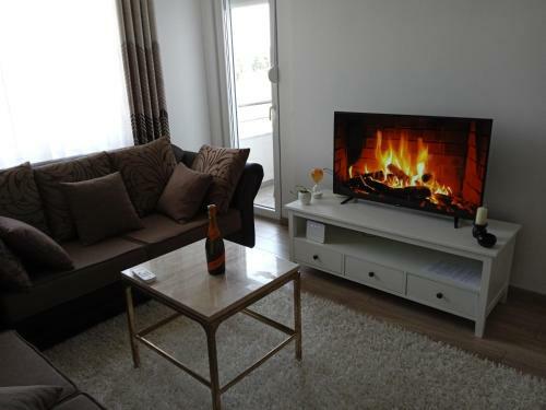 Completely New Apartment Beside Hotel Ambiente