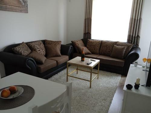 Completely New Apartment Beside Hotel Ambiente