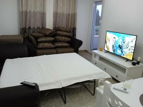 Completely New Apartment Beside Hotel Ambiente