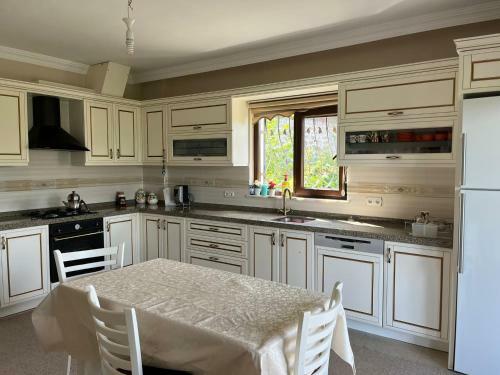 Villa Cennet Bah�esi