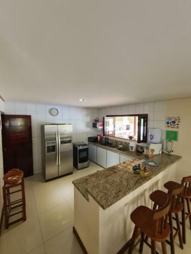 Casa 4/4 Agrad�vel Com Piscina E Churrasqueira