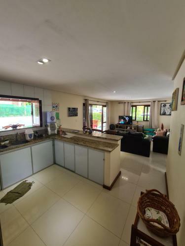 Casa 4/4 Agrad�vel Com Piscina E Churrasqueira