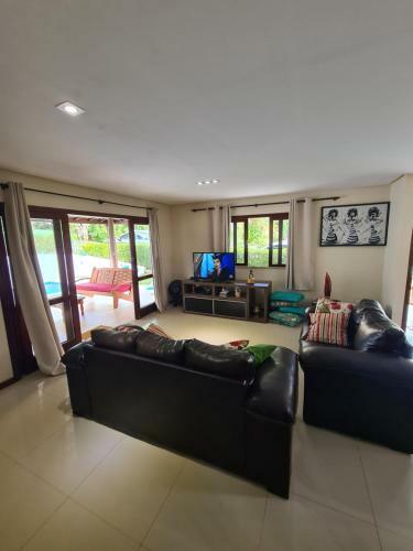 Casa 4/4 Agrad�vel Com Piscina E Churrasqueira