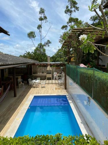 Casa 4/4 Agrad�vel Com Piscina E Churrasqueira