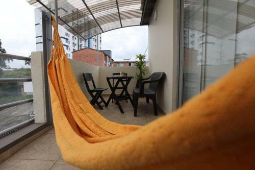 Cozy 4 Bedroom Home With Jacuzzi And Outside Deck