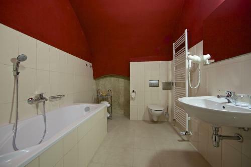 Hotel The Grand V�g?a?