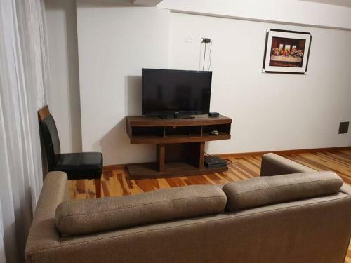 Hermoso Apartamento Amoblado En Cusco De 105 Mts.