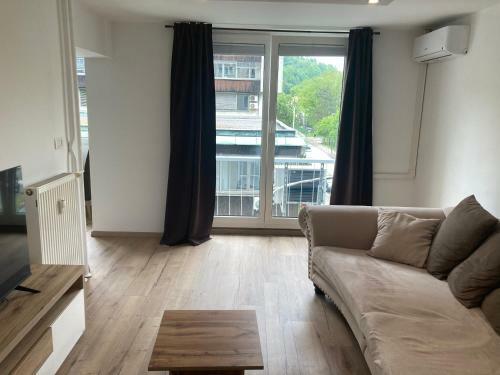 Apartamento Modern 2-bed Flat At The Foothill Of The Castle