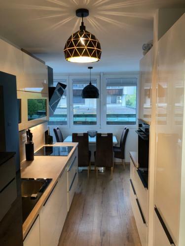 Apartamento Modern 2-bed Flat At The Foothill Of The Castle