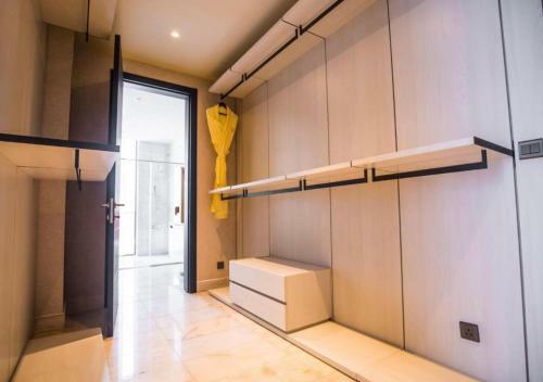 Apartamento Luxurious Executive One Bedroom Suite Space Available
