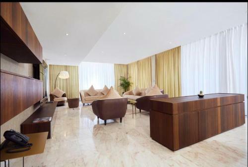 Apartamento Luxurious Executive One Bedroom Suite Space Available