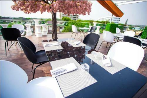 Apartamento Luxurious Executive One Bedroom Suite Space Available
