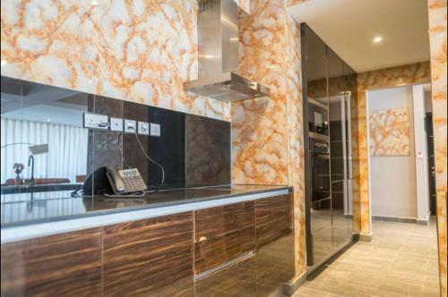 Apartamento Luxurious Executive One Bedroom Suite Space Available