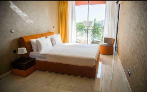 Apartamento Luxurious Executive One Bedroom Suite Space Available