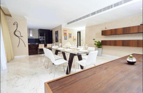 Apartamento Luxurious One Bedroom Executive Space Available
