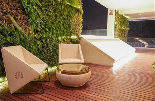 Luxurious Superior Apartment One Bedroom Space Available