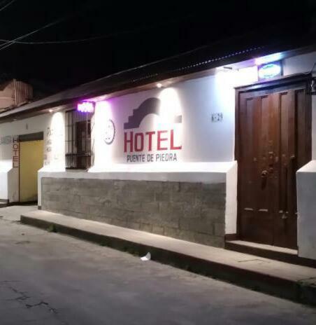 Hotel Puente De Piedra