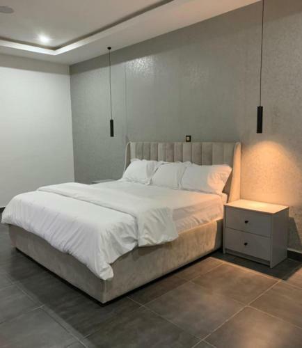 Charming 2 Bedroom Serviced Apartment With Pool