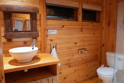 Chalet En Bois Sur La Plage De Sable Blanc