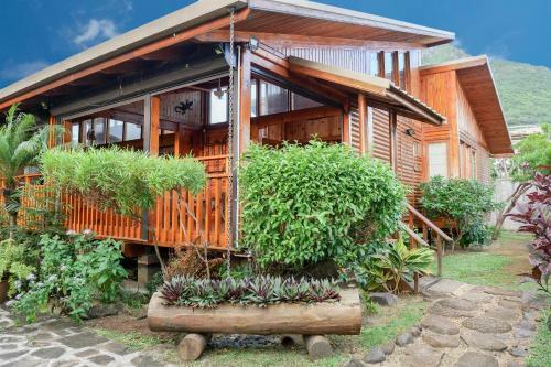 Chalet En Bois Sur La Plage De Sable Blanc