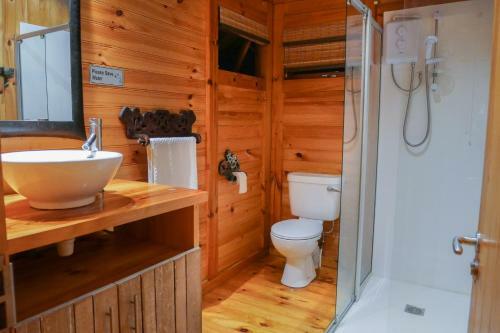 Chalet En Bois Sur La Plage De Sable Blanc