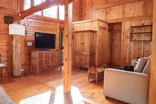 Chalet En Bois Sur La Plage De Sable Blanc