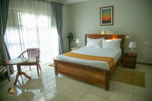 Hotel Cwezi By The Lake