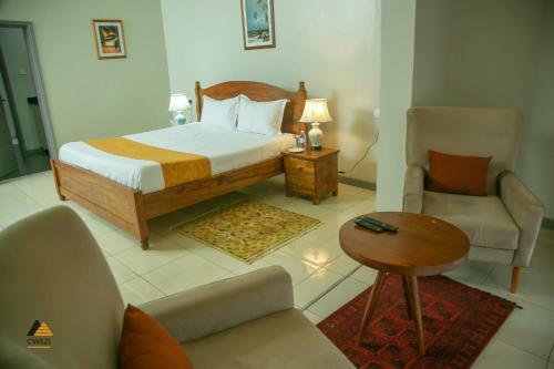 Hotel Cwezi By The Lake