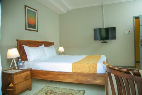 Hotel Cwezi By The Lake