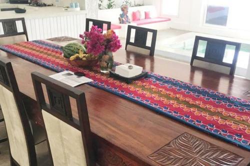 Barefoot Beachfront Villa, Chef, Pool, Sleeps 12