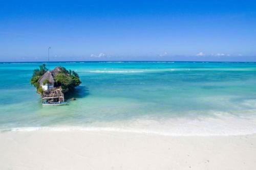 Barefoot Beachfront Villa, Chef, Pool, Sleeps 12