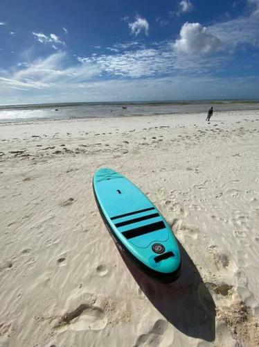 Barefoot Beachfront Villa, Chef, Pool, Sleeps 12