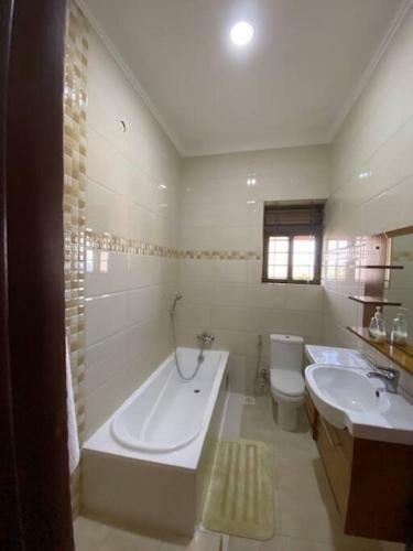Julz Place 3 Bedroom Apartment With A Lake View