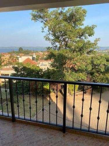 Julz Place 3 Bedroom Apartment With A Lake View