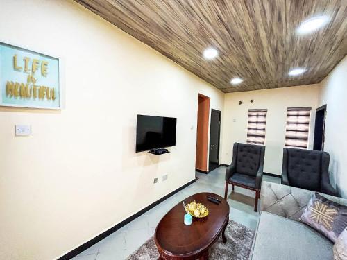 Eleven Apartments Agidingbi