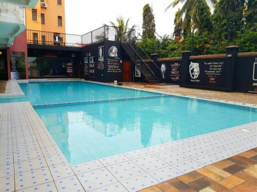 3 Bedroom Apartment In Nyali With Pool/wi-fi