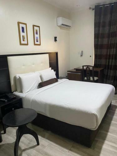 Exquisite 1 Bedroom Apartment