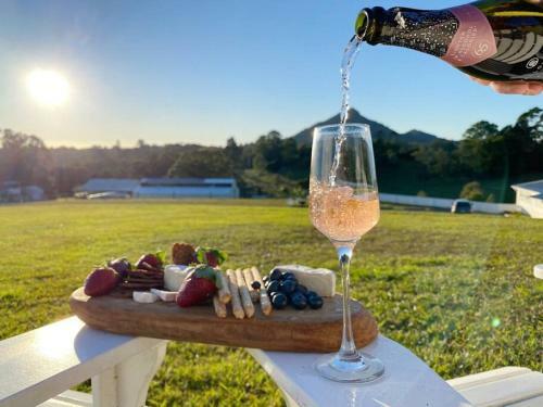 Cooroy Old World Charm, - Amazing Views - Farm Stay