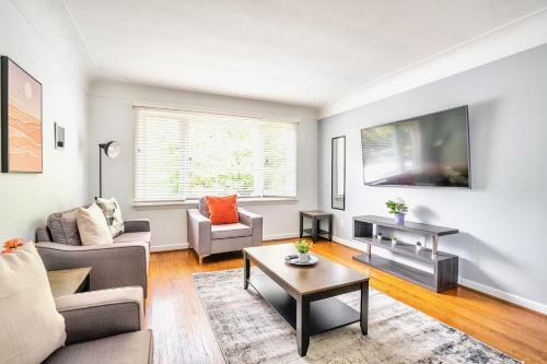 4br Family Home - W Private Pool And Games Room