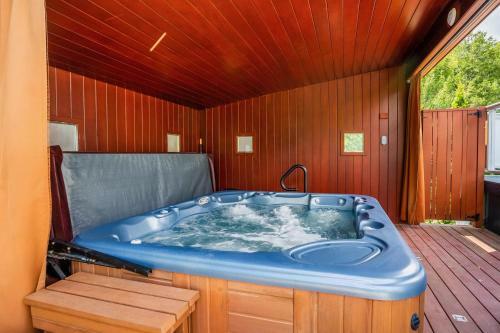 4br Family Home - W Private Pool And Games Room