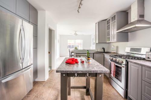 4br Family Home - W Private Pool And Games Room