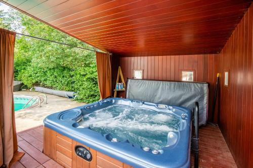 4br Family Home - W Private Pool And Games Room