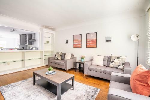 4br Family Home - W Private Pool And Games Room