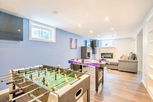 4br Family Home - W Private Pool And Games Room