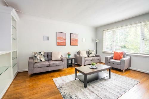 4br Family Home - W Private Pool And Games Room