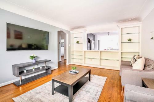 4br Family Home - W Private Pool And Games Room